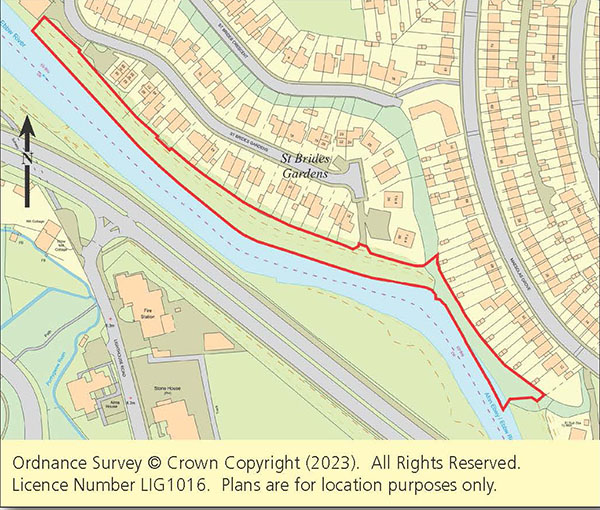 Lot: 10 - FREEHOLD LAND (INCLUDING RIVERBANK) ALONG THE EBBW RIVER -